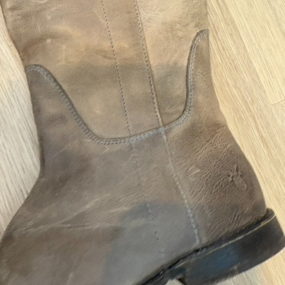 ** FRYE 77534 Paige Tall Boots Sz 5.5 Riding Taupe Leather Motorcycle Distressed - Picture 4 of 10
